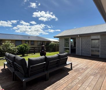 Modern living, country location! - Photo 3