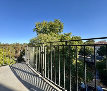 NIMES / QUAI FONTAINE T3 MEUBLE avec 2 BALCONS - Photo 6