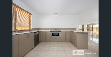 Comfortable Living in a Quiet Baldivis Location - Photo 2