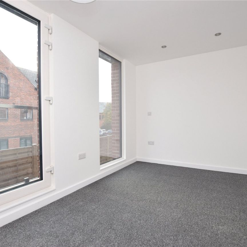 7, The Hawthorns, 6 Well Lane, Leeds, West Yorkshire, LS7 4PQ - Photo 1