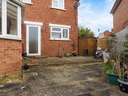 3 bedroom semi-detached house to rent - Photo 4