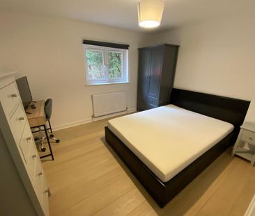 3 bedroom flat to rent - Photo 4