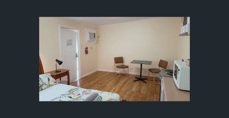 Fully Furnished Garden Studio Apartment – All Bills Included! - Photo 2