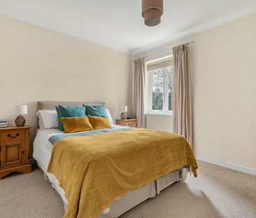 Heathlands Close, Sunbury-on-Thames, Surrey, TW16 6QD - Photo 3