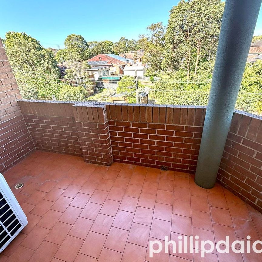 SPACIOUS 2 BEDROOM UNIT - Photo 1