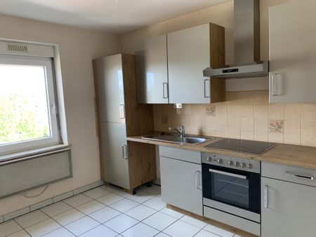 Location Appartement 4 pièces 80m² SARREGUEMINES 57200 - Photo 2