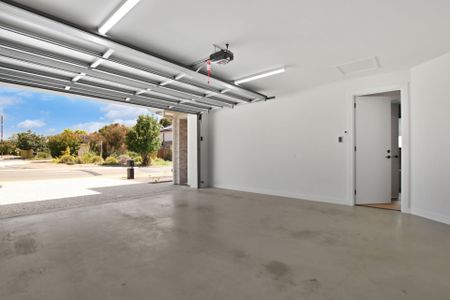 Modern, Fresh & Full of Style Three Bedroom Home! - Photo 4