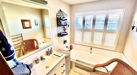 House with amzing view and large deck - Photo 3