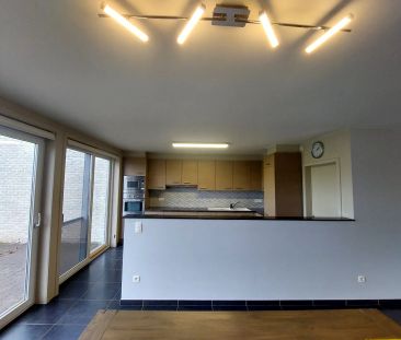 Gezellige halfopen woning met 3 slaapkamers ruime tuin en garage - Photo 2