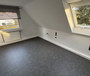 Gemütlich und gepflegt im Dachgeschoss! 2-Zimmer-Mietwohnung - Photo 4