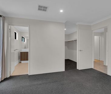 Welcome to 10 Pristine Loop, Baldivis - a stunning 3-bedroom house - Photo 4