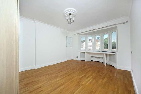 Bowes Road, W3 - Photo 4