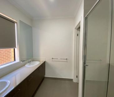 Spacious Family Excellence in Westbrook Estate - Photo 5