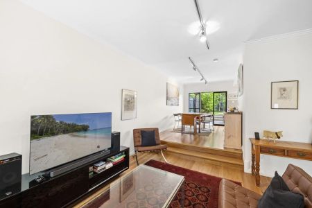 Sunblessed 'terrace style' townhome, deep gardens - Photo 2