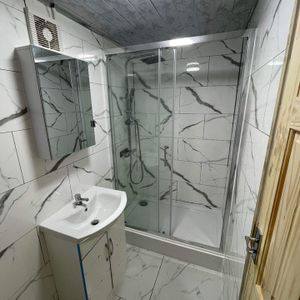 Studio Flat, Delacourt Road, M14 - Photo 2