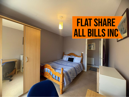 1 bedroom in a flat share to rent - Photo 2