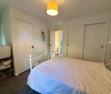2 bedroom end of terrace house to rent - Photo 2