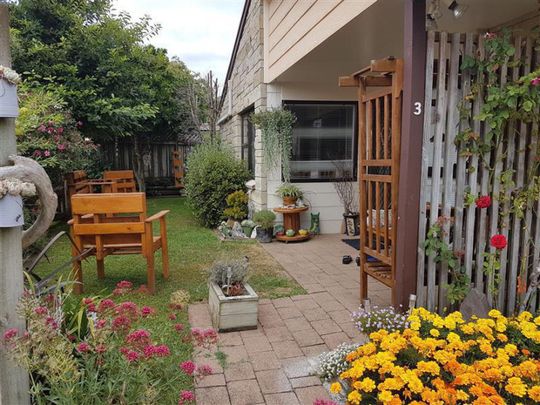 Tidy two bedroom townhouse - Photo 1