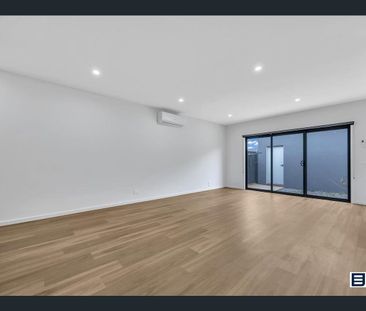 Perfectly Low Maintenance Home situated in Balmoral Estate - Photo 4