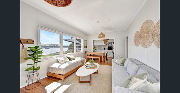 All inclusive Full Serviced house, weekly cleaning, linens, Direct Lake Front Cottage - Photo 1