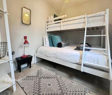 2 bedroom end of terrace house to rent - Photo 3