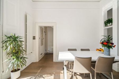 Elegant 2 bedroom apartment in the Heart of Notting Hill, W11 - Photo 2