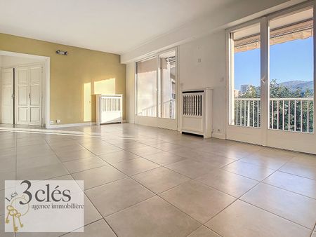 Location Appartement 4 pièces 98m² - Photo 2