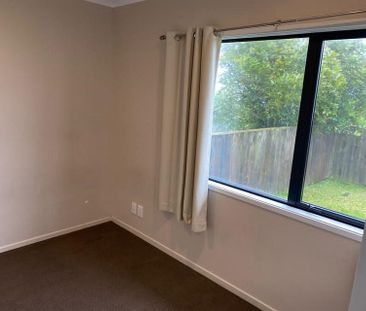 Cosy family home with secured backyard - Photo 2