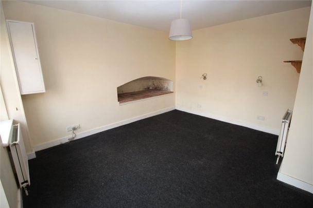 1 Bedroom Flat / Apartment - Bank Street, Bishops Waltham - Photo 1