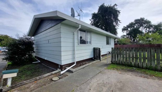 2 Bedrooms on Gonville Ave - Photo 1