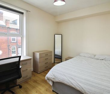 4 bedroom terraced house to rent - Photo 3