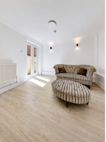 2 Bed Flat, Vant Road, SW17 - Photo 2