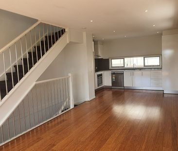 3 Storeys 2 Bedrooms Plus Study Townhouse for Rent and Available Now!: - Photo 4