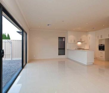 13A Davies Avenue, Tranmere SA, Belconnen - Photo 2