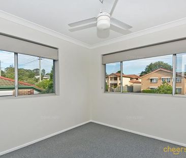 Superb one Bedroom Unit with courtyard ! - Great location! - Photo 2