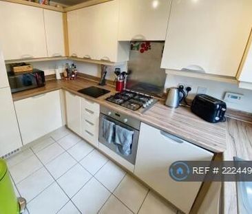 3 bedroom semi-detached house to rent - Photo 3