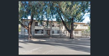 One Bedroom Upstairs Unit In Prime Location - Photo 3