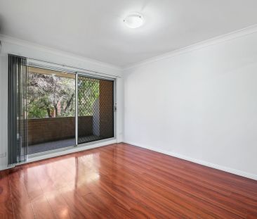 Well Presented 3 Bedroom Apartment - Photo 4