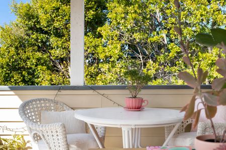 Leafy Outlooks & Inner-City Convenience in Boutique Block of Three! - Photo 3