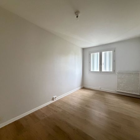 Location Appartement 4 pièces 94m² - Photo 4