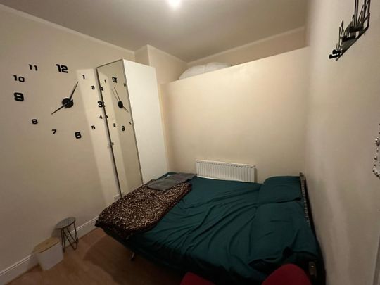 Room in a Shared House, St Ives Road, M14 - Photo 1