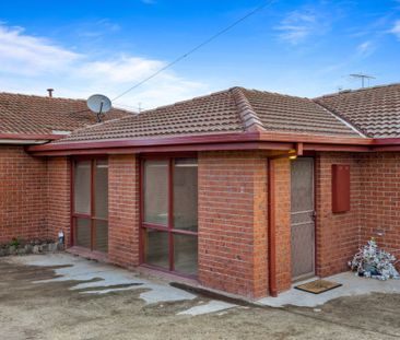 Ideally Located Close to the Cbd - Photo 3