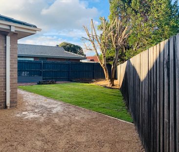 4 Parnell Crescent, Gladstone Park VIC 3043 - Photo 2