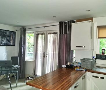 Surrey Road, Westbourne - Photo 4