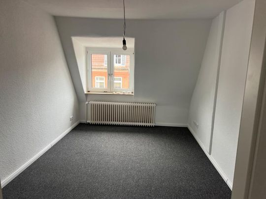 Kiel - 2-Zi-Whg ab April 2026 - Dachgeschoss - renoviert - Photo 1