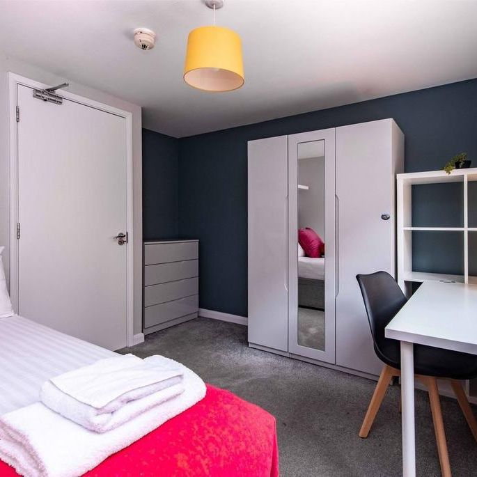 5 bedroom flat to rent - Photo 1