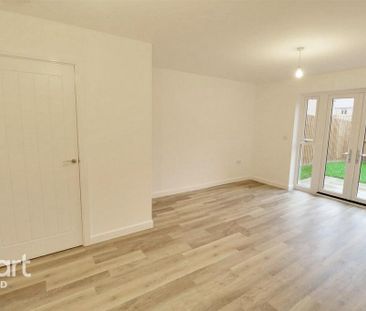 2 bedroom end of terrace house to rent - Photo 2