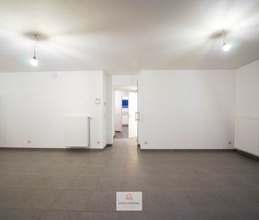 2 slaapkamerappartement met terras en 2 autostaanplaatsen - Photo 3