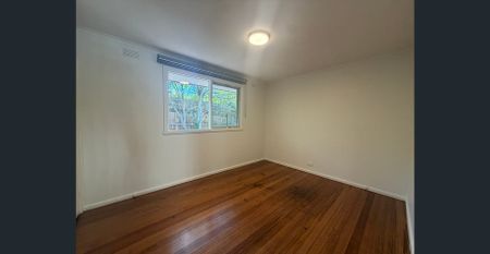 Renovated Two Bedroom Unit in Prime Glen Waverley Location - Photo 2