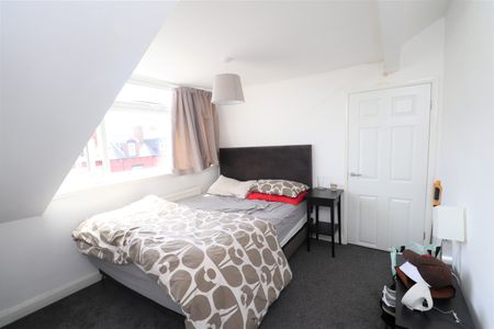 4 bedroom terraced house to rent - Photo 5